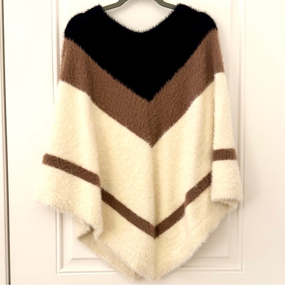 NWOT Ann Taylor Cream and Brown Chevron Poncho